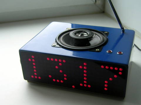 FM-радио-часы на светодиодных матрицах